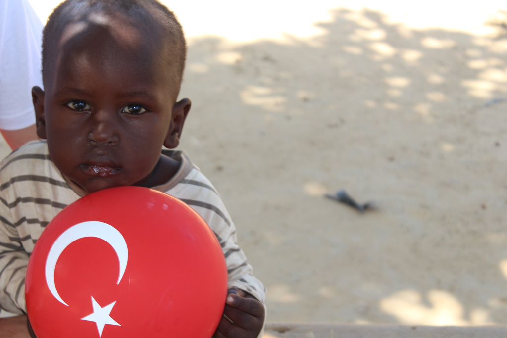  Afrika ve Asya Kıtasında Ramazan-ı Şerif Boyunca 10.000 Yetime İftar Sofrası Kurduk